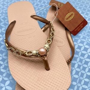 Havaianas Women's Sandals with Pearl Embellishment - Tan